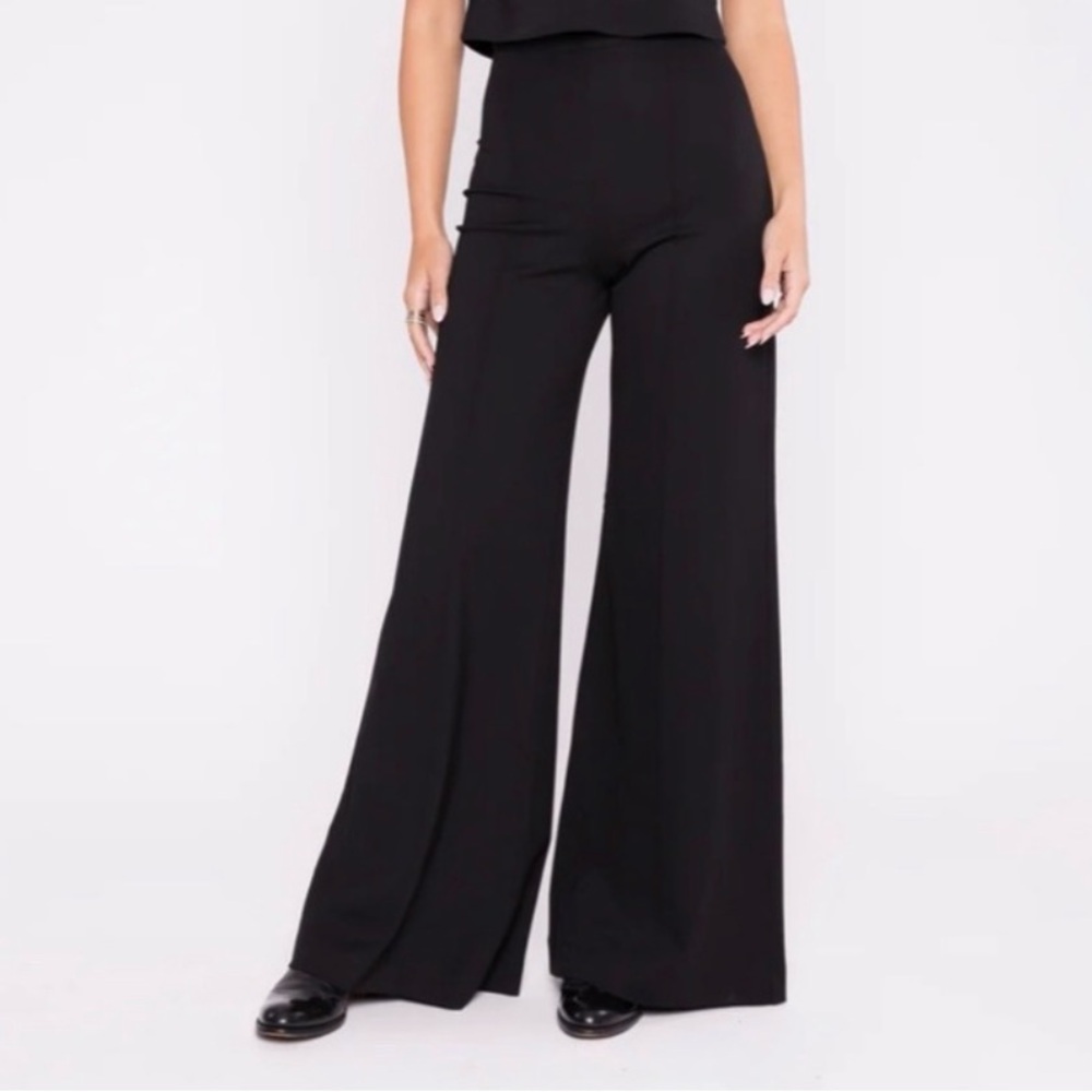 Wide Leg High-Waist Pants in Black